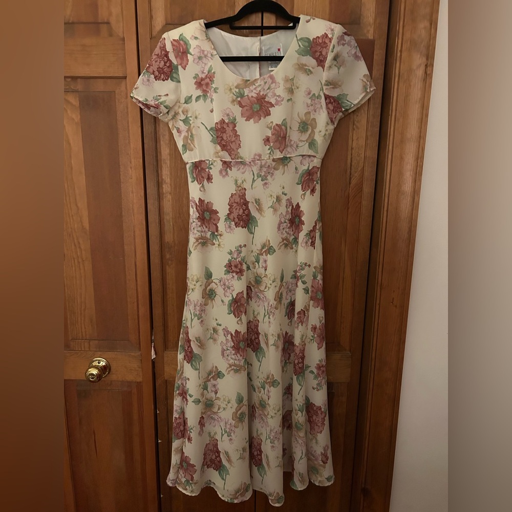 Scarlett Women’s Sz 5-6 Vintage Structured 90s/Y2K Cream Floral Midi Dress